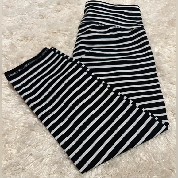 Athleta Women’s Size XS Black and White Striped Leggings EUC - Picture 7 of 7